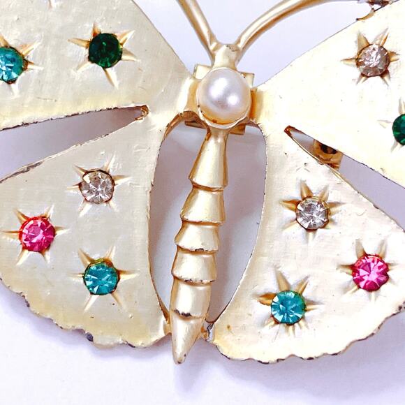 VTG 1950s Butterfly Brooch Colorful Rhinestone Pearl Mid Century Gold Tone Pin - Picture 2 of 8